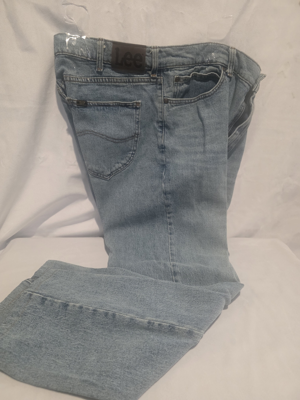 Lee Men’s Light Wash Relaxed Fit Jeans